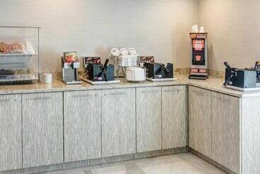 هتل Comfort Inn Williamsburg Gateway