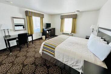 هتل Court Plaza Inn & Suites Of Mackinaw