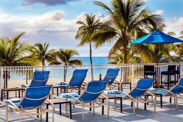 هتل Courtyard by Marriott Fort Lauderdale Beach