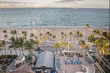 هتل Courtyard by Marriott Fort Lauderdale Beach