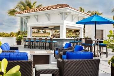 هتل Courtyard by Marriott Fort Lauderdale Beach