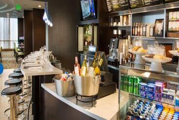 هتل Courtyard by Marriott Fort Lauderdale Beach