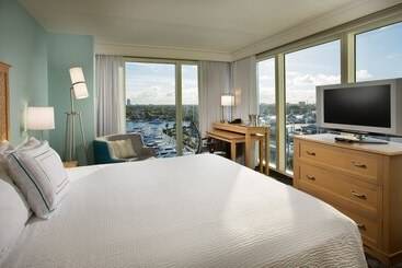 هتل Courtyard by Marriott Fort Lauderdale Beach