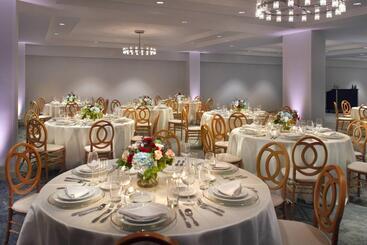 Отель Courtyard Miami Coconut Grove