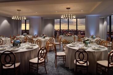 Отель Courtyard Miami Coconut Grove