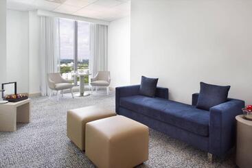 Отель Courtyard Miami Coconut Grove