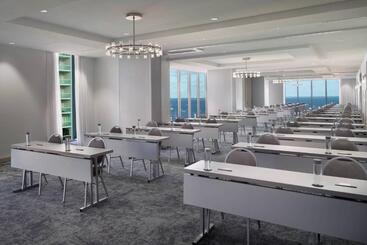 Отель Courtyard Miami Coconut Grove