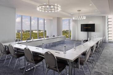 Отель Courtyard Miami Coconut Grove
