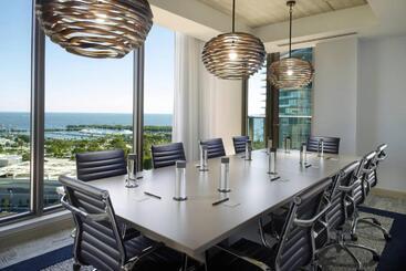 Отель Courtyard Miami Coconut Grove