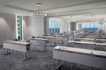 Отель Courtyard Miami Coconut Grove