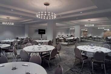 Отель Courtyard Miami Coconut Grove