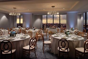 Отель Courtyard Miami Coconut Grove