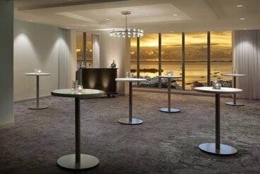 Отель Courtyard Miami Coconut Grove