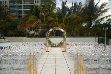 Отель Courtyard Miami Coconut Grove