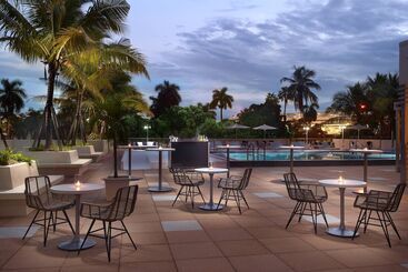 Отель Courtyard Miami Coconut Grove
