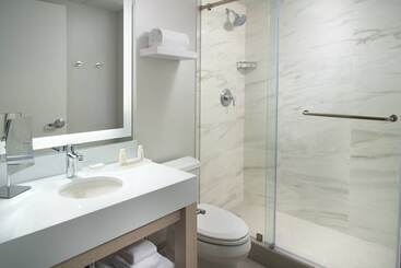 Отель Courtyard Miami Coconut Grove