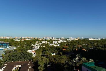 Отель Courtyard Miami Coconut Grove