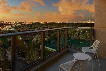 Отель Courtyard Miami Coconut Grove