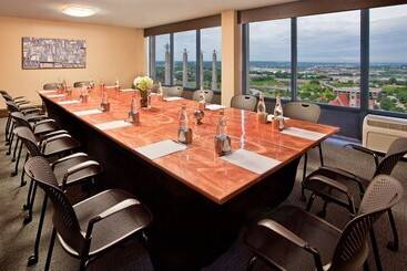 هتل Crowne Plaza Kansas City Downtown, An Ihg