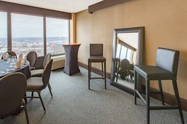 هتل Crowne Plaza Kansas City Downtown, An Ihg