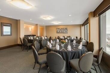 هتل Crowne Plaza Kansas City Downtown, An Ihg