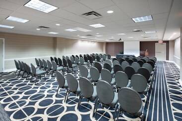 هتل Crowne Plaza Kansas City Downtown, An Ihg