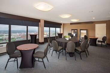 هتل Crowne Plaza Kansas City Downtown, An Ihg