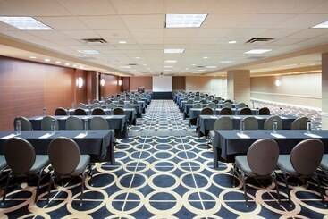 هتل Crowne Plaza Kansas City Downtown, An Ihg