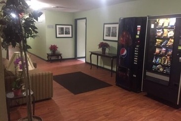 هتل Days Inn By Wyndham Cleveland Lakewood