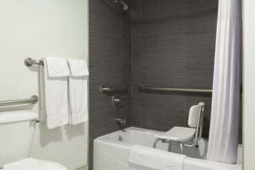 هتل Days Inn By Wyndham Downey