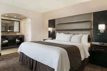 هتل Days Inn By Wyndham Downey
