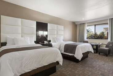 هتل Days Inn By Wyndham Downey