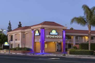 هتل Days Inn By Wyndham Downey