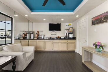 هتل Days Inn By Wyndham Downey