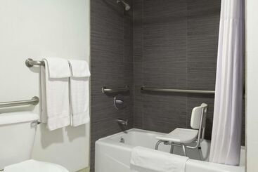 هتل Days Inn By Wyndham Downey