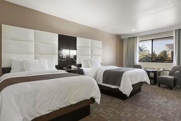 هتل Days Inn By Wyndham Downey