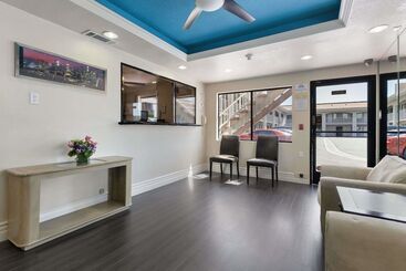 هتل Days Inn By Wyndham Downey