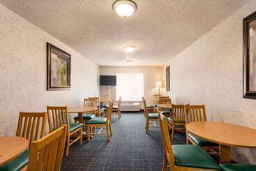 هتل Days Inn By Wyndham Hurley