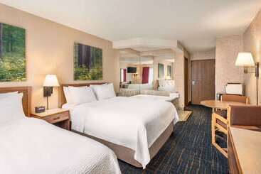 هتل Days Inn By Wyndham Hurley