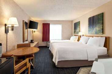 هتل Days Inn By Wyndham Hurley