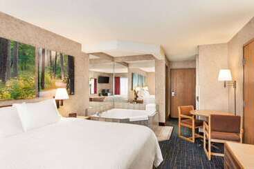 هتل Days Inn By Wyndham Hurley