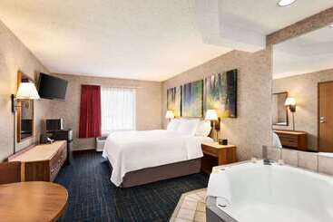 هتل Days Inn By Wyndham Hurley