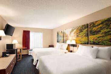 هتل Days Inn By Wyndham Hurley