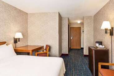 هتل Days Inn By Wyndham Hurley