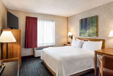 هتل Days Inn By Wyndham Hurley