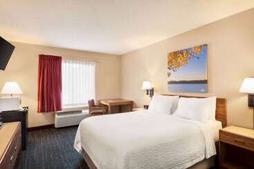 هتل Days Inn By Wyndham Hurley