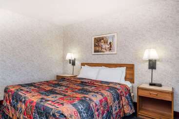 هتل Days Inn By Wyndham Hurley