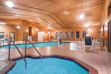هتل Days Inn By Wyndham Hurley