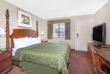 هتل Days Inn By Wyndham Kingman East