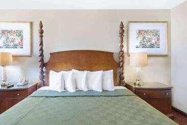 هتل Days Inn By Wyndham Kingman East